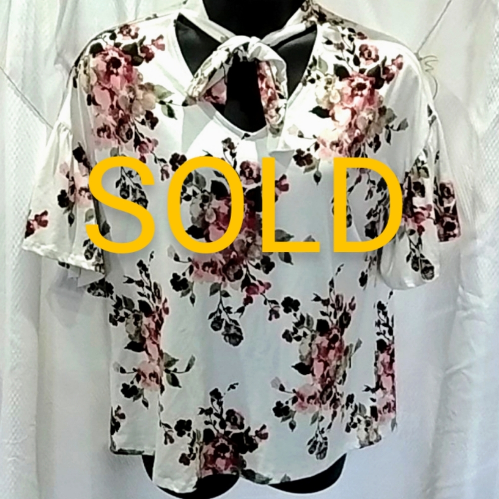 **SOLD** DownEast Butter Soft Floral Top
